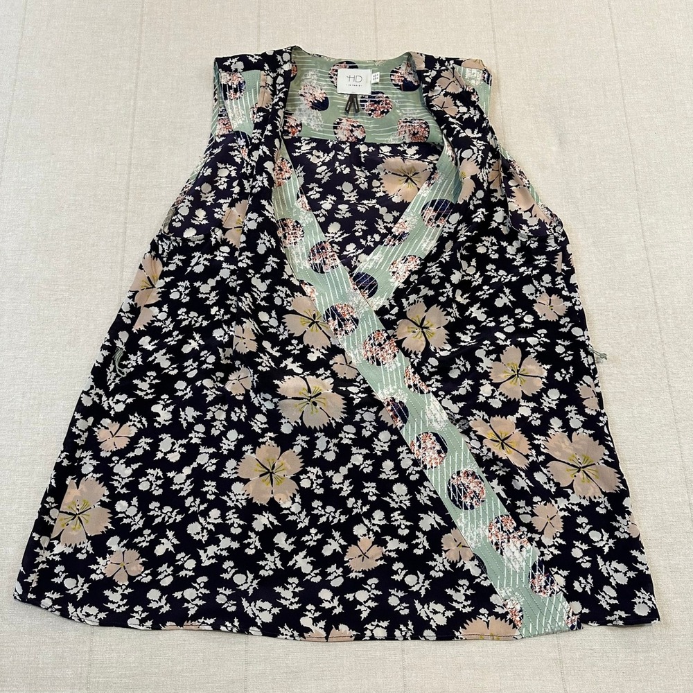 HD in Paris | 100% Silk Starflower Wrap Top Black Floral | Women's 4